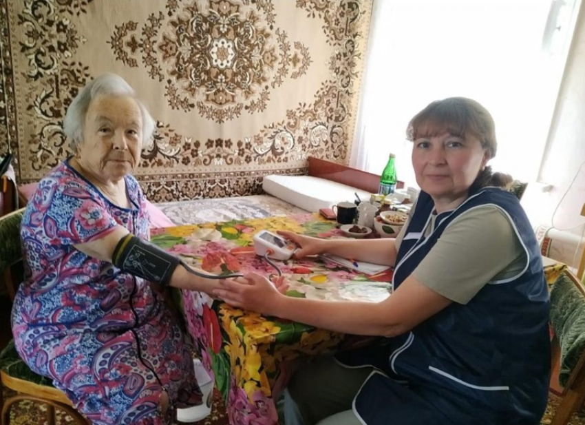 Доставляли продукты, готовили и помогали оплатить счета: о работе Центра соцобслуживания пожилых и инвалидов