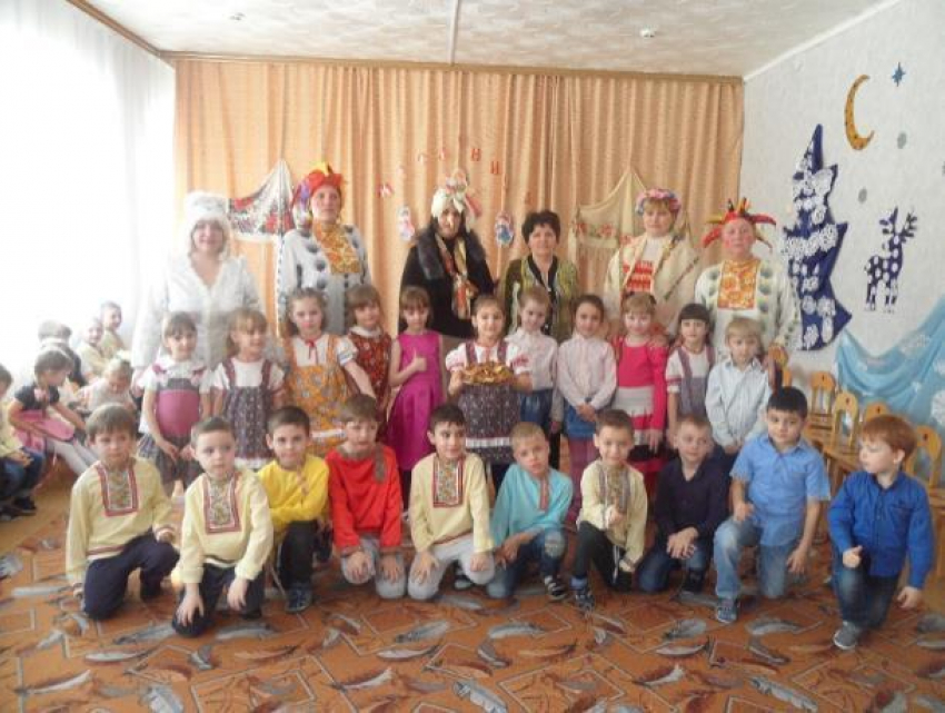 Весело и шумно прошел праздник Масленицы в морозовском детском саду №37