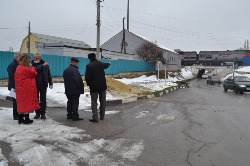 Строительство объездной дороги в восточной части города и подземного перехода для пешеходов обсудили в Морозовске