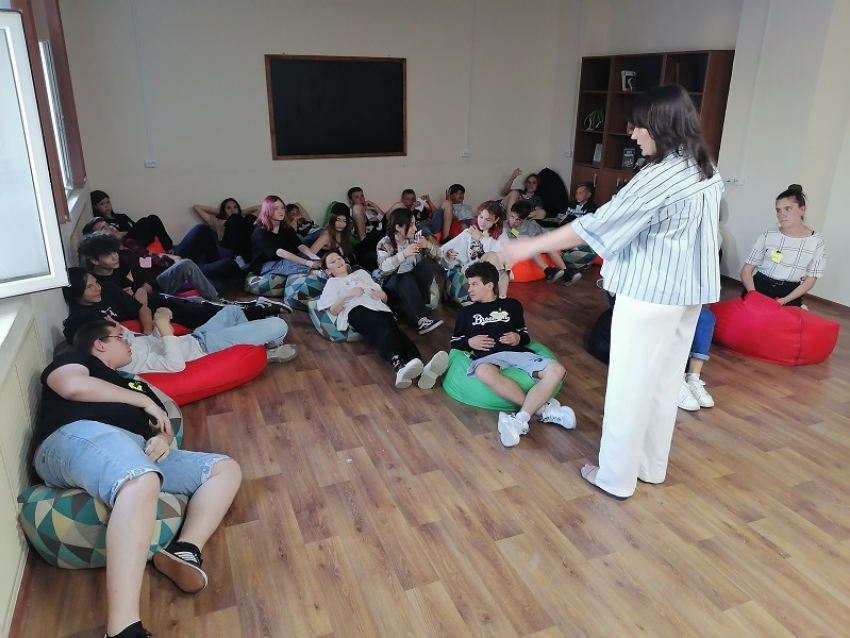В ММЦ Морозовска прошла увлекательная встреча с психологом на тему «Я выбираю"