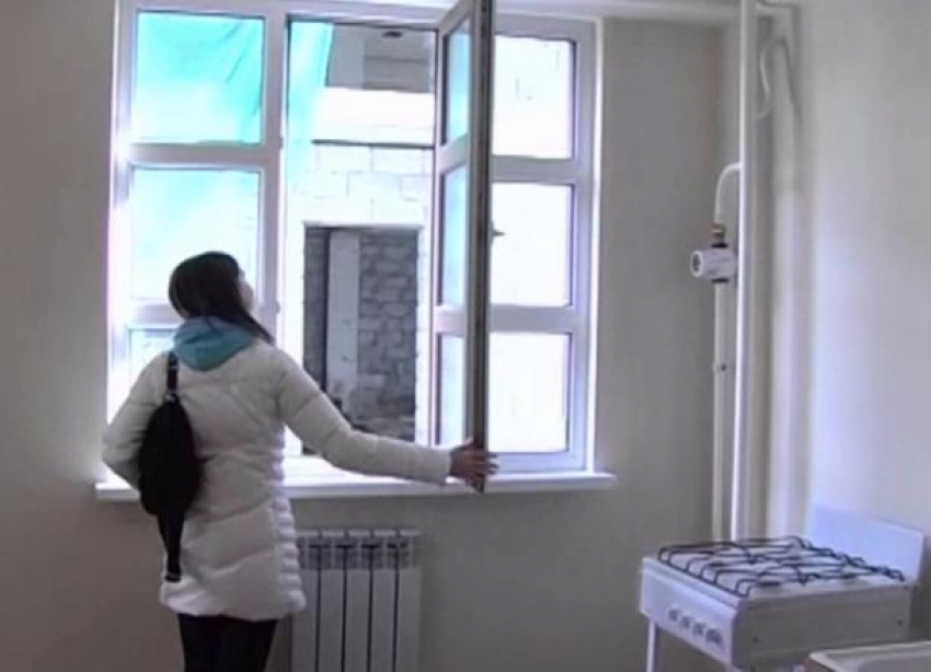 Письмо в редакцию: 12 из 16 детей-сирот Морозовского района обеспечили жильём