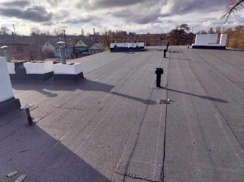 В Морозовске завершён капитальный ремонт мягких кровель на двух многоквартирных домах