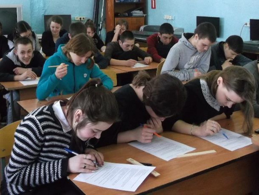 Игру о выборах провели для старшеклассников в библиотеке хутора Старопетровский