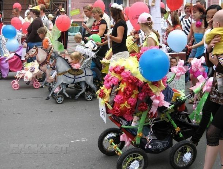 Районный дом культуры пригласил морозовчан принять участие в параде колясок