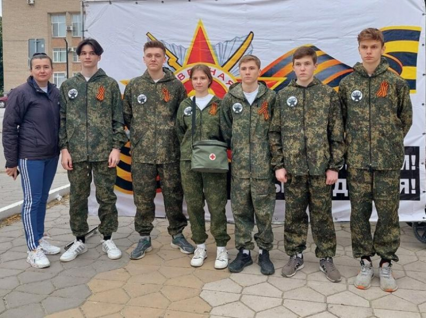 Победителем военно-спортивной игры «На рубеже» в Морозовске в честь Дня Победы стала команда школы №3