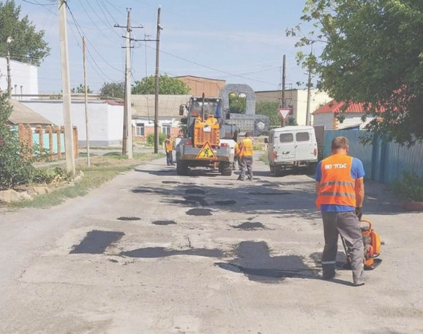 Ямочный ремонт проводится в Морозовске