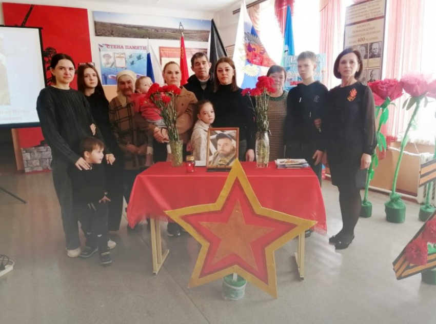 В Грузиновской школе увековечили выпускника, погибшего в зоне СВО