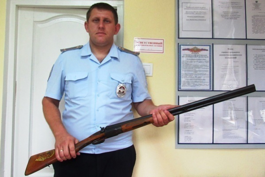 Ружье 16-го калибра сдал в полицию Морозовска житель Милютинского района