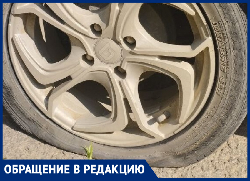 Баллоны просто взорвались: По дороге в хутор Александров морозовчанка потеряла сразу два колеса из-за ям на дороге