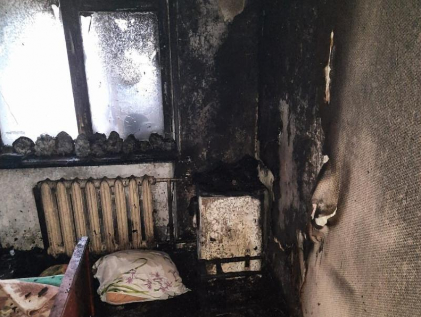 Обошлось без жертв: пожар на пятом этаже многоквартирного дома в Морозовске потушили за 20 минут