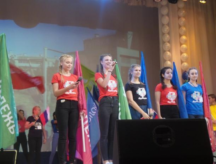 Здоровое поколение: молодежь Морозовского района выступила с призывом к правильному образу жизни