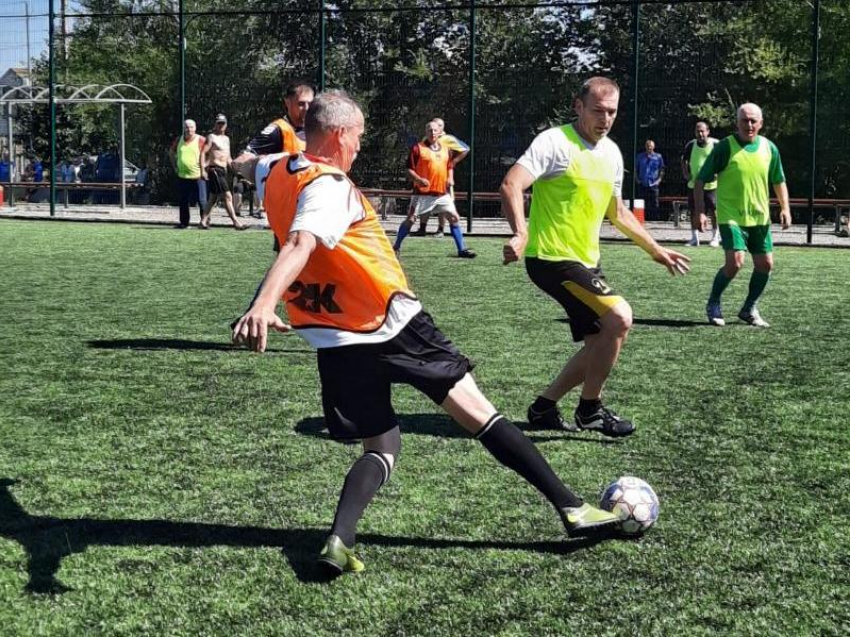 Команда «Юность» одержала победу в городском турнире по мини-футболу в честь Дня шахтера