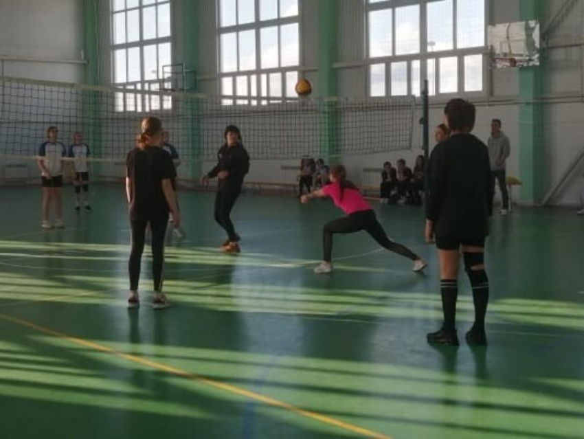 Победителем городских соревнований по волейболу в Морозовске стала команда СКА
