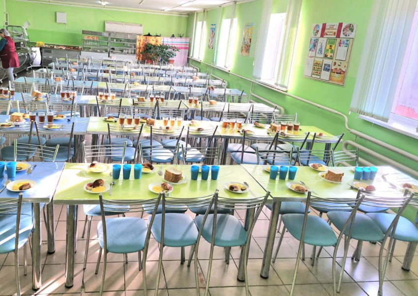 Питание в школах Морозовского района проверяющим нравится, а детям и их родителям - не очень