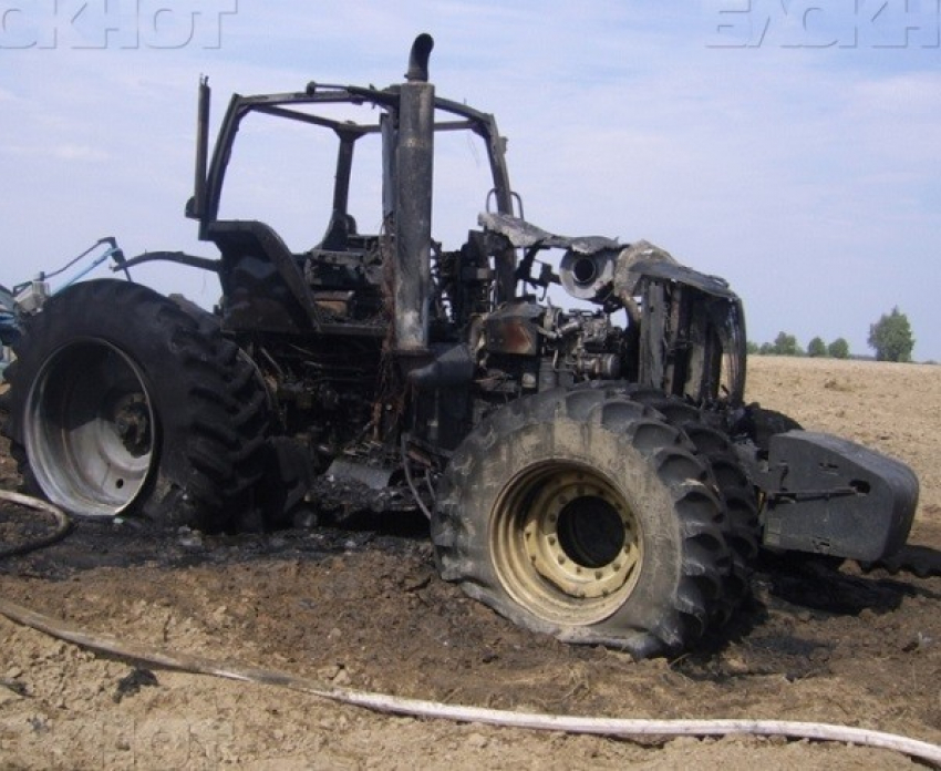 Чудо-трактор New Holland стоимостью в пять «Бентли» сгорел в Морозовском районе