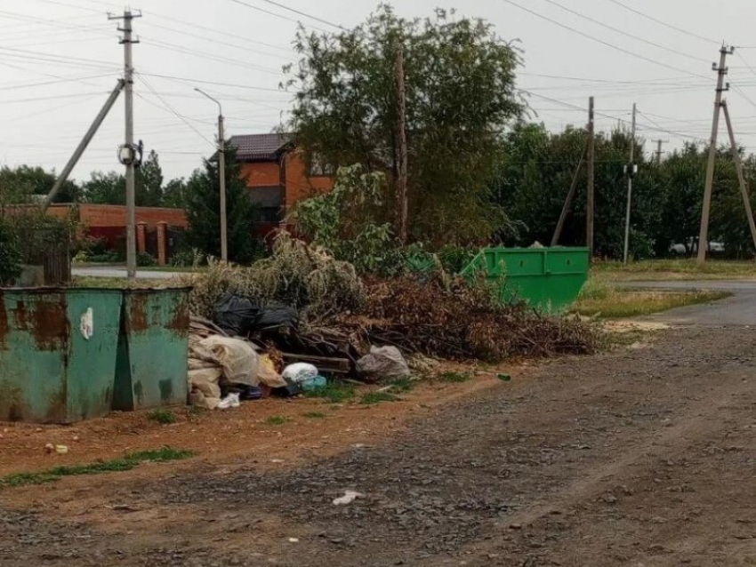 «Убрали - а через 10 дней снова мусор»: в Морозовске призвали жителей не создавать стихийные свалки