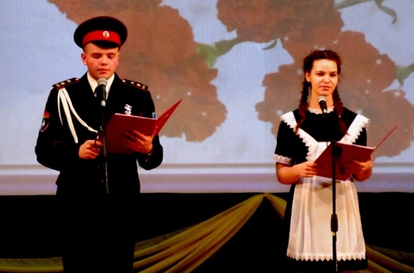 В Морозовске защитников Отечества поздравили праздничным концертом
