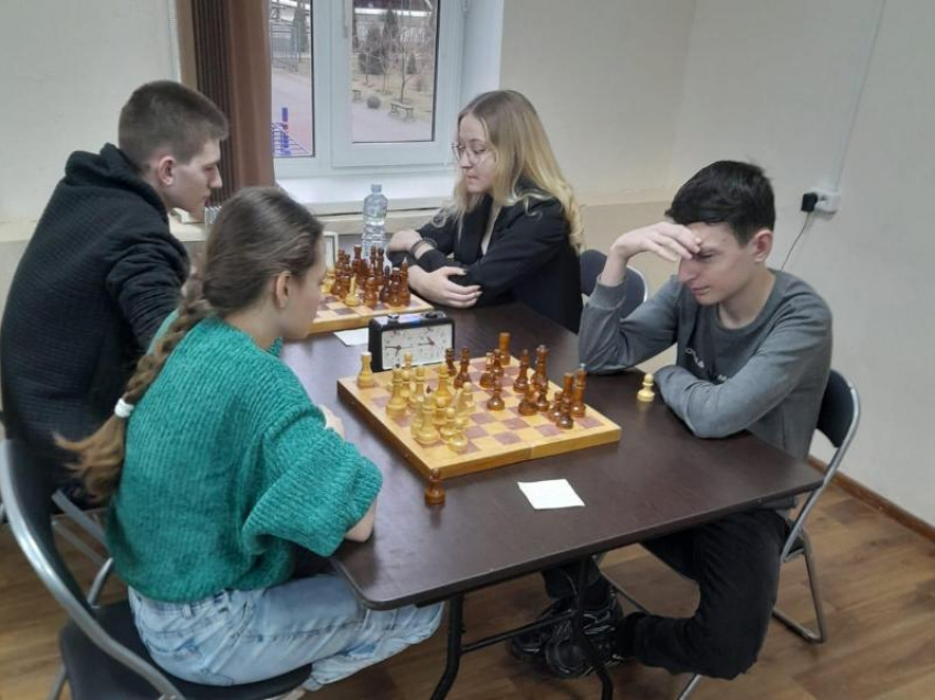 Победителем областного турнира памяти Евгения Скиба в Морозовска стал юный шахматист Никита Медведев