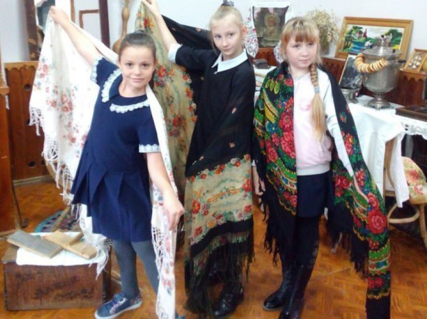 Предметы быта казаков станицы Таубевской заинтересовали третьеклассников в музее Морозовска
