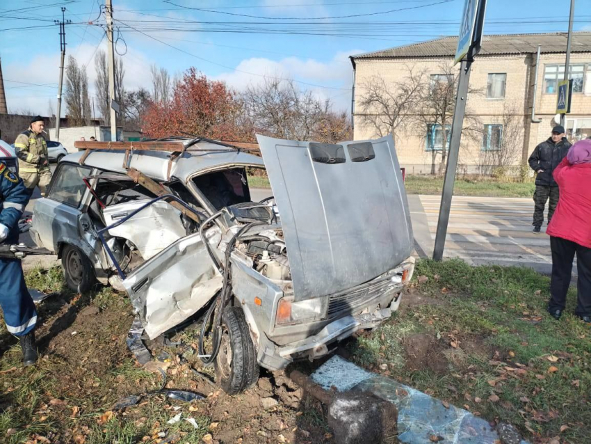 Три автомобиля столкнулись в Морозовске на улице Ворошилова