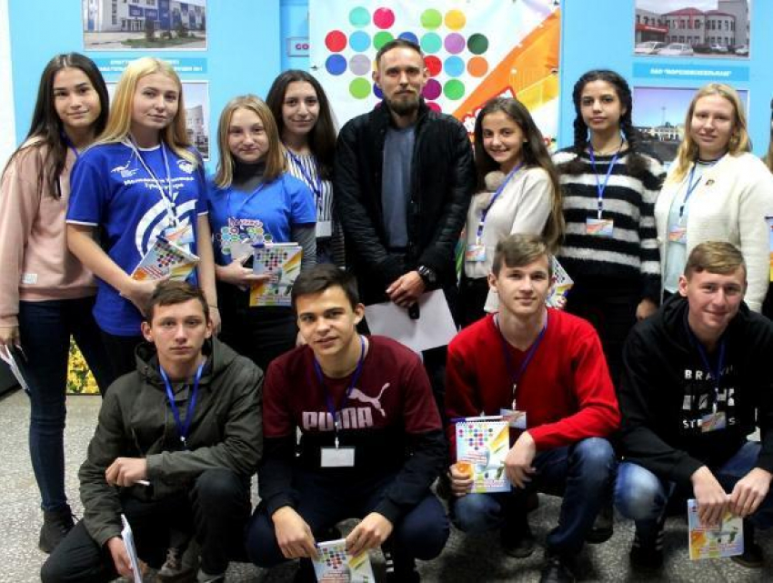 Руководитель «Лиза Алерт Юг» встретился с молодыми добровольцами на форуме Морозовского района