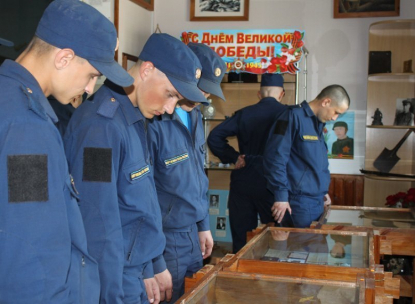 Экскурсия для солдат-новобранцев состоялась в День музеев в Морозовске