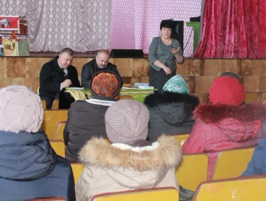 Самые важные и интересующие вопросы жители хутора Вербочки задавали главе Администрации района 