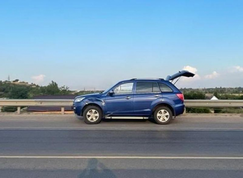 На трассе «Морозовск-Волгодонск» неизвестный водитель врезался в «Лифан» и скрылся с места аварии