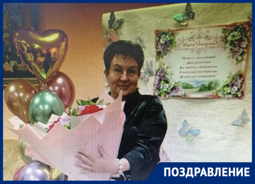 Директор ЦСО Морозовского района Елена Анатольевна Клепченко отмечает День рождения