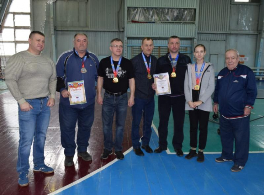 Победителем первенства района по настольному теннису стала команда Морозовского городского поселения
