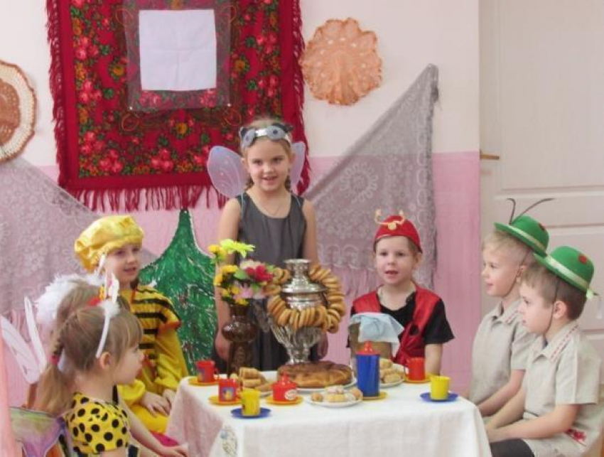 Театрализованное представление по мотивам сказки К.И. Чуковского «Муха-Цокотуха» прошло в детском саду №3 в Морозовске