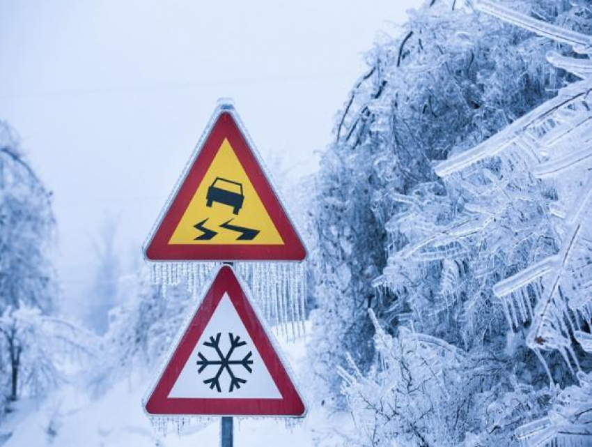 Инспекторы ГИБДД  Морозовского района напомнили правила безопасной езды в условиях зимней погоды 