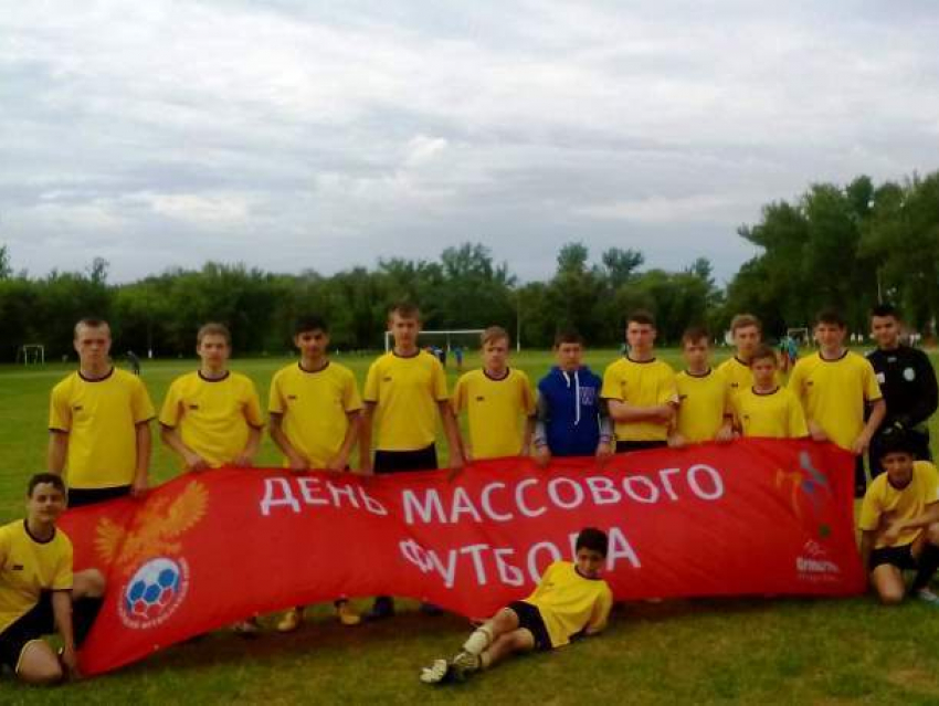 Юные футболисты из Морозовска вышли в четвертьфинал «Колоска"