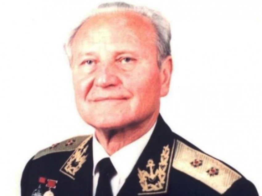 В этот день в Морозовске родился участник ВОВ, начальник связи ВМФ Григорий Толстолуцкий 