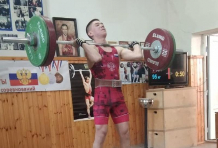 Тяжелоатлет из Морозовска Данил Добрин получил «бронзу» на областном первенстве