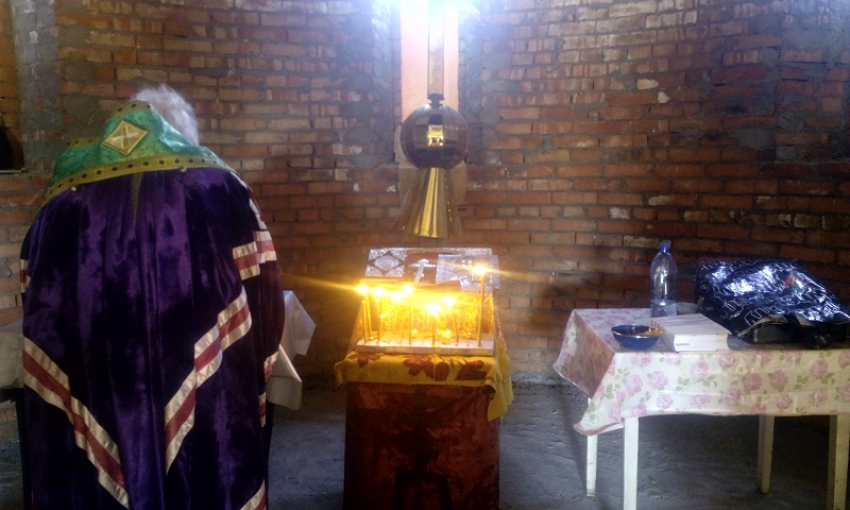 В новом старообрядческом храме Морозовска освятили крест