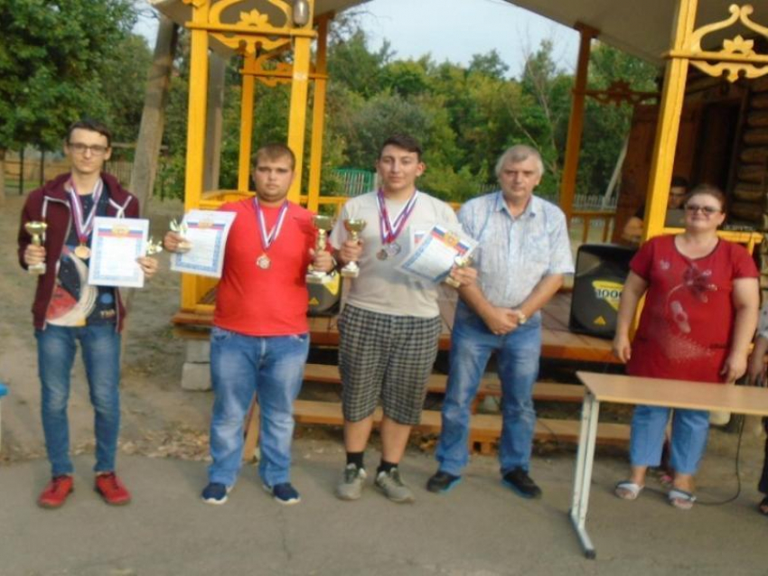 Чемпионами первенства области по шахматам оказались морозовчане Денис Кулешов и Иван Беляевский