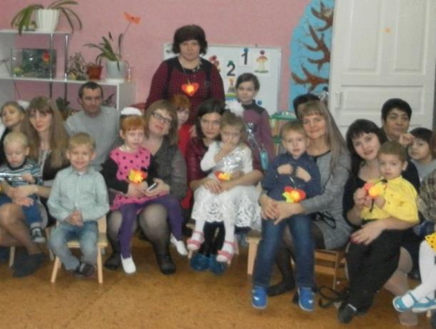 Средняя группа «Солнечные зайчики» детского сада №37 отметили День Матери трогательным праздником