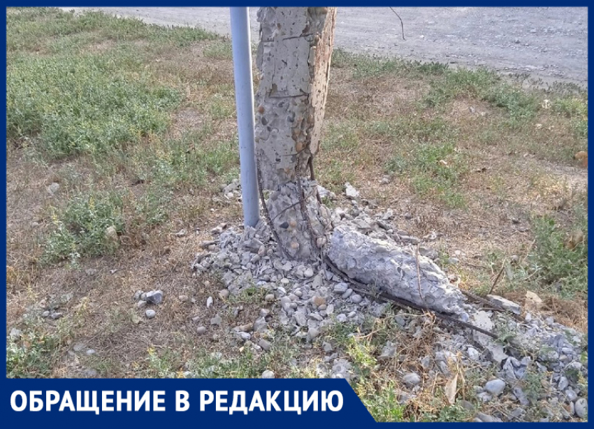 Аварийный столб на улице Ворошилова держит только боковая опора и провода, - морозовчанин