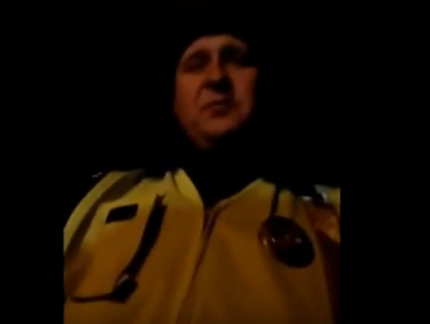 Водитель снял требующего у него документы инспектора ГИБДД из Морозовского патруля на видео 