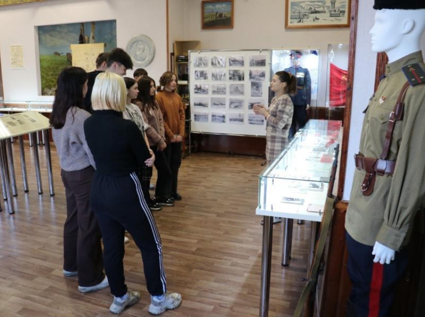 Час истории «Они освобождали Морозовск» провели для молодежи в краеведческом музее