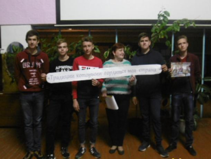 Тематическую программу «Традиции которыми гордится моя страна» провели с молодежью в станице Вольно-Донской