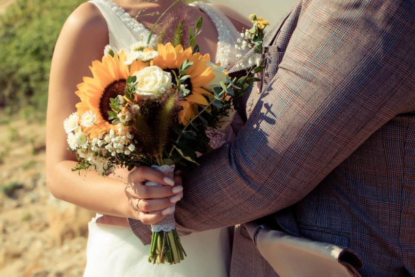 165 пар заключили брак в Морозовском районе с начала года