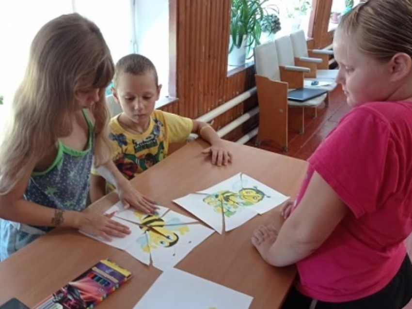 С обычаями и традициями Медового Спаса познакомили детей в Вишневском сельском клубе