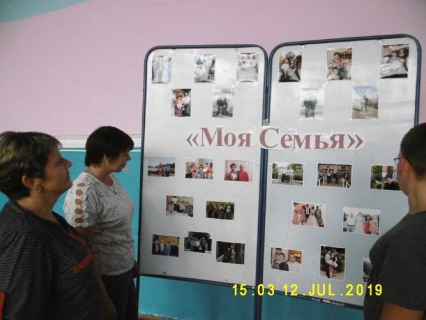 Выставку «Моя семья» показали в сельском доме культуры станицы Вольно-Донской