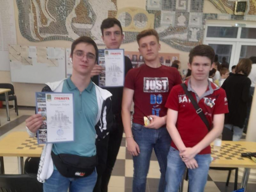 Ученик школы №3 из Морозовска Никита Медведев стал победителем турнира в честь Дня России в Белой Калитве