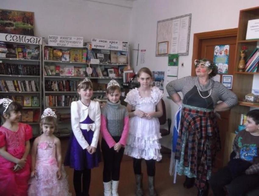 Сказочное мероприятие с викторинами, призами и мультфильмами подготовили для ребят в хуторе Старопетровском