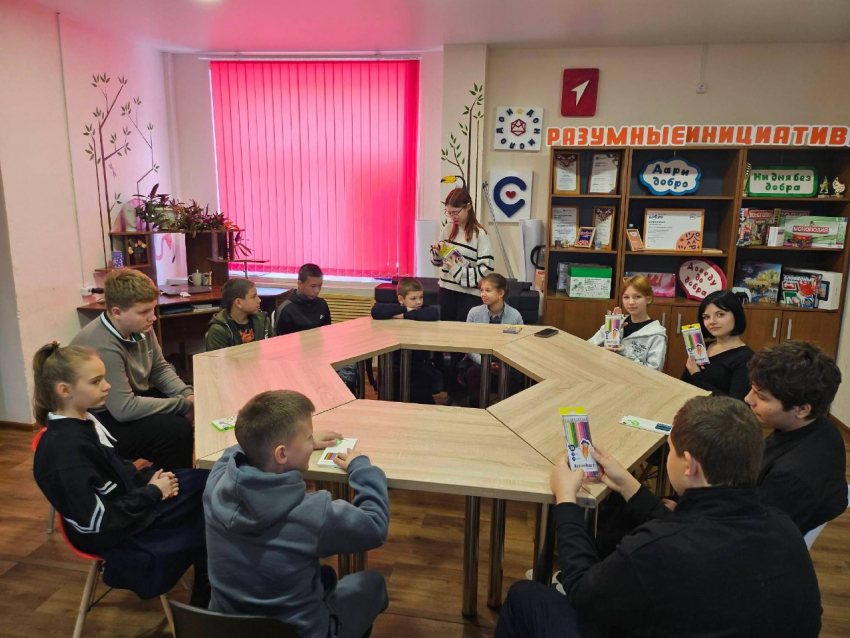 Как научить слышать друг друга: в Морозовском районе прошли занятия для замещающих семей