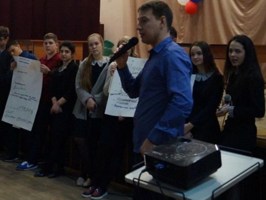 Проблему табакокурения среди молодежи обсудили со старшеклассниками на семинаре-диалоге в Морозовске 