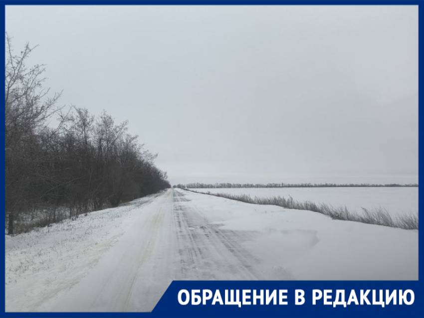 «Едем бампером по сугробам»: дорогу к Комсомольскому и Чекалову засыпало снегом
